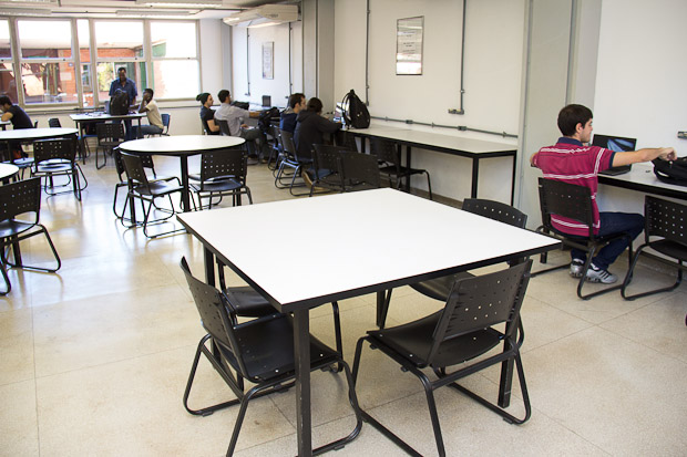 Sala de estudos da FT. Foto: Júlio Minasi / Secom UnB